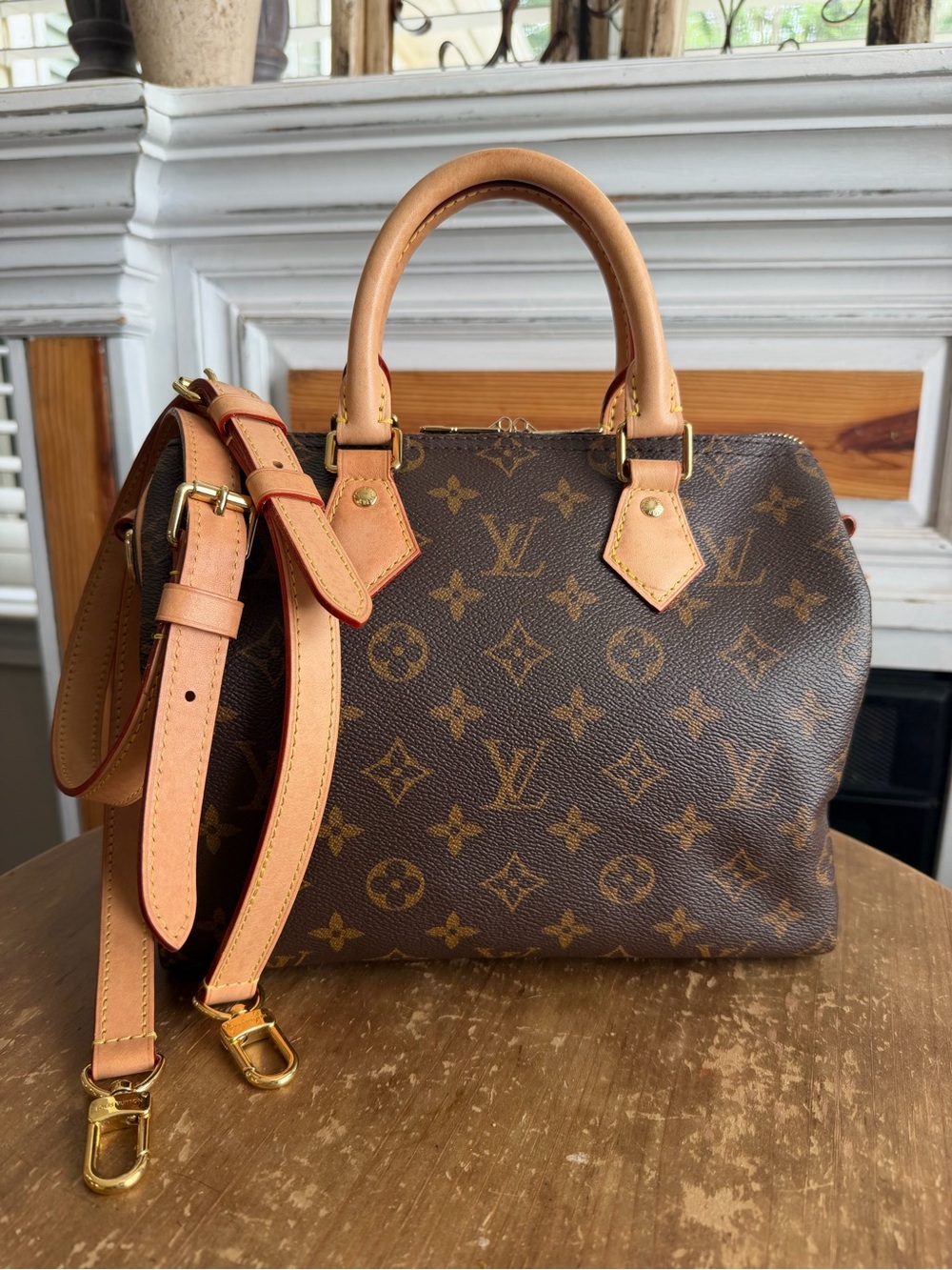 Sold on FB. Louis Vuitton Monogram Speedy Bandoulière 25 crossbody leather strap